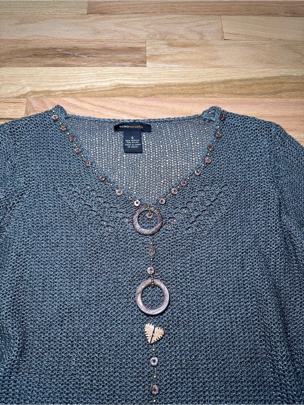 BCBG Crochet Knit V-Neck Top Y2K Fairycore Whimsigoth Embellished Sweater S - Picture 2 of 4